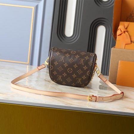 Top quality leather waist bag size:17*12*9.5cm LOV #30454 - Image 4