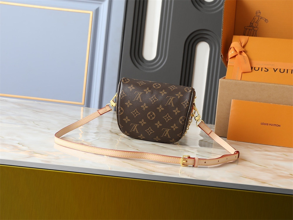 Top quality leather waist bag size:17*12*9.5cm LOV #30454 - Image 4