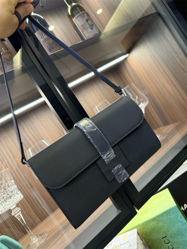 High quality shoulder bag size:22*14cm HEM #30523