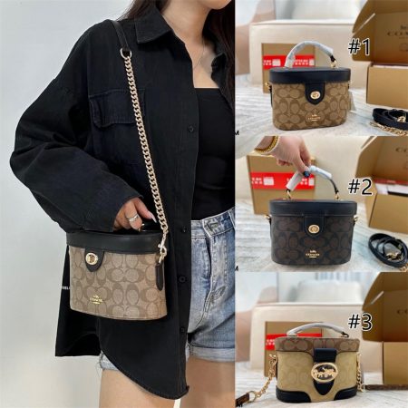 High quality makeup bag size:19*9.5*14cm COH #30533