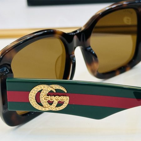 High quality sunglass with box GUI #30546 - Image 3