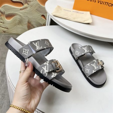High quality slipper size:5-11 with box LOV #30620 - Image 3