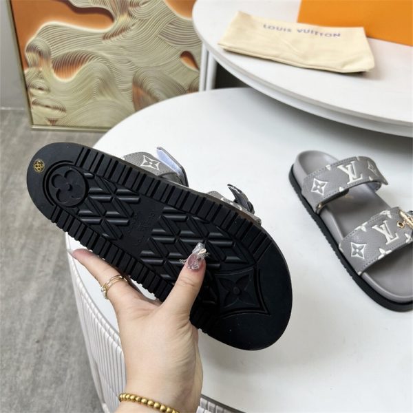 High quality slipper size:5-11 with box LOV #30620