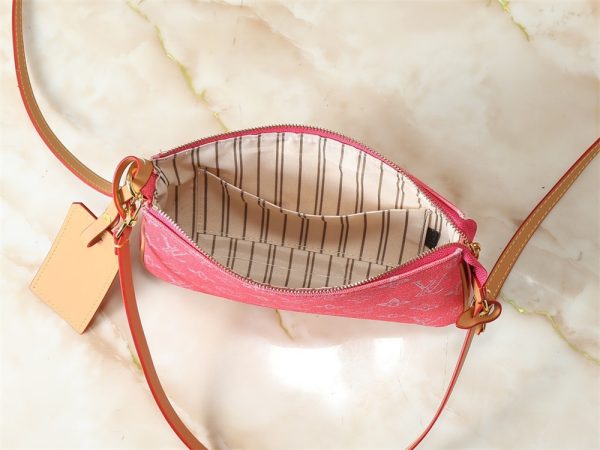 Top quality shoulder bag size:23.5*13.5*4cm LOV #30715