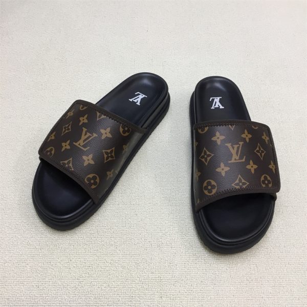 High quality slippers size:6-12 with box LOV #30722