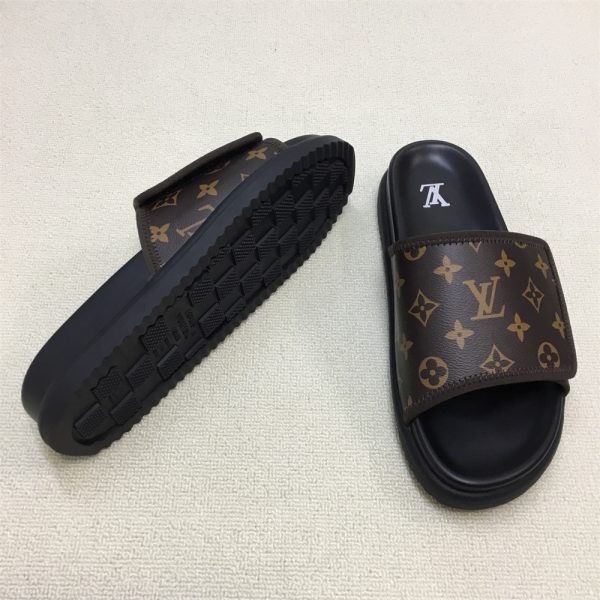 High quality slippers size:6-12 with box LOV #30722