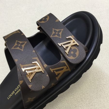 High quality couple slippers size:5-11 with box LOV #30723 - Image 3