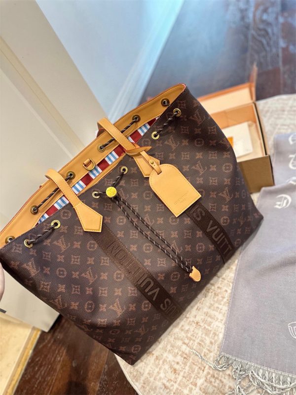 High quality Tote bag size:45*38cm LOV #30754