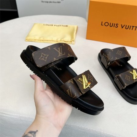 High quality slipper size:5-11 with box LOV #30791 - Image 2