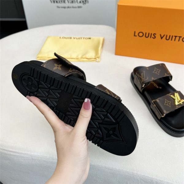 High quality slipper size:5-11 with box LOV #30791
