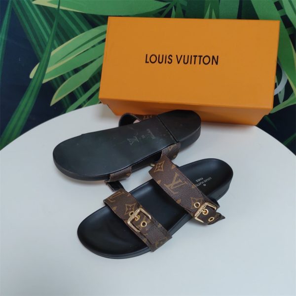 High quality slipper size:5-11 with box LOV #30793