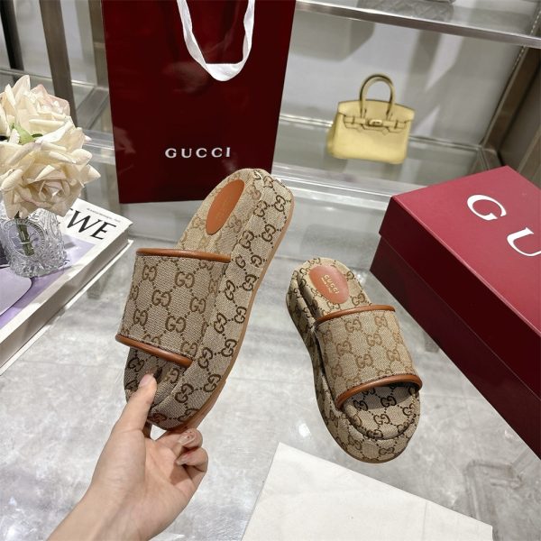 High quality slipper size:5-13 with box GUI #30799