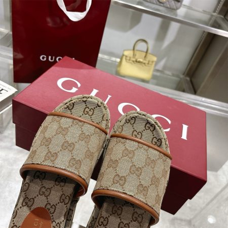 High quality slipper size:5-13 with box GUI #30799 - Image 3