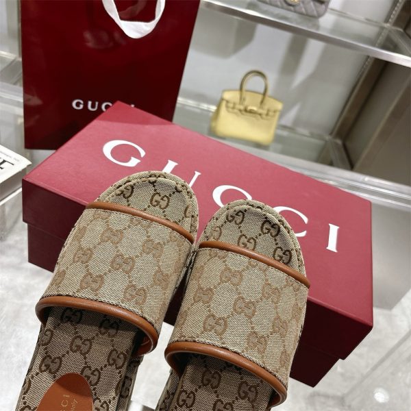 High quality slipper size:5-13 with box GUI #30799