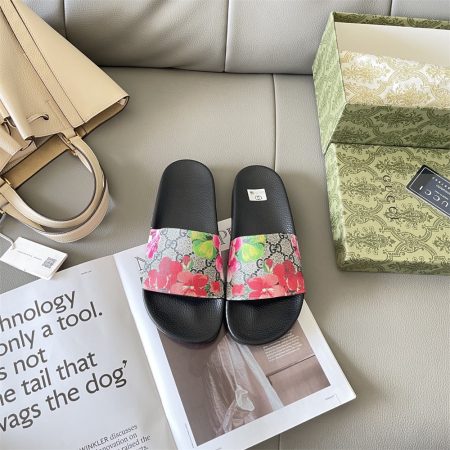 High quality couple slipper size:5-12 with box GUI #30800 - Image 2