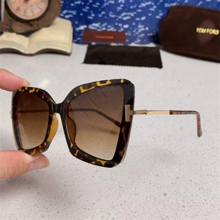 High quality sunglass with box TOM #30816 - Image 3