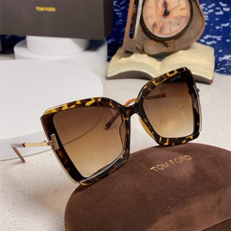 High quality sunglass with box TOM #30816 - Image 4
