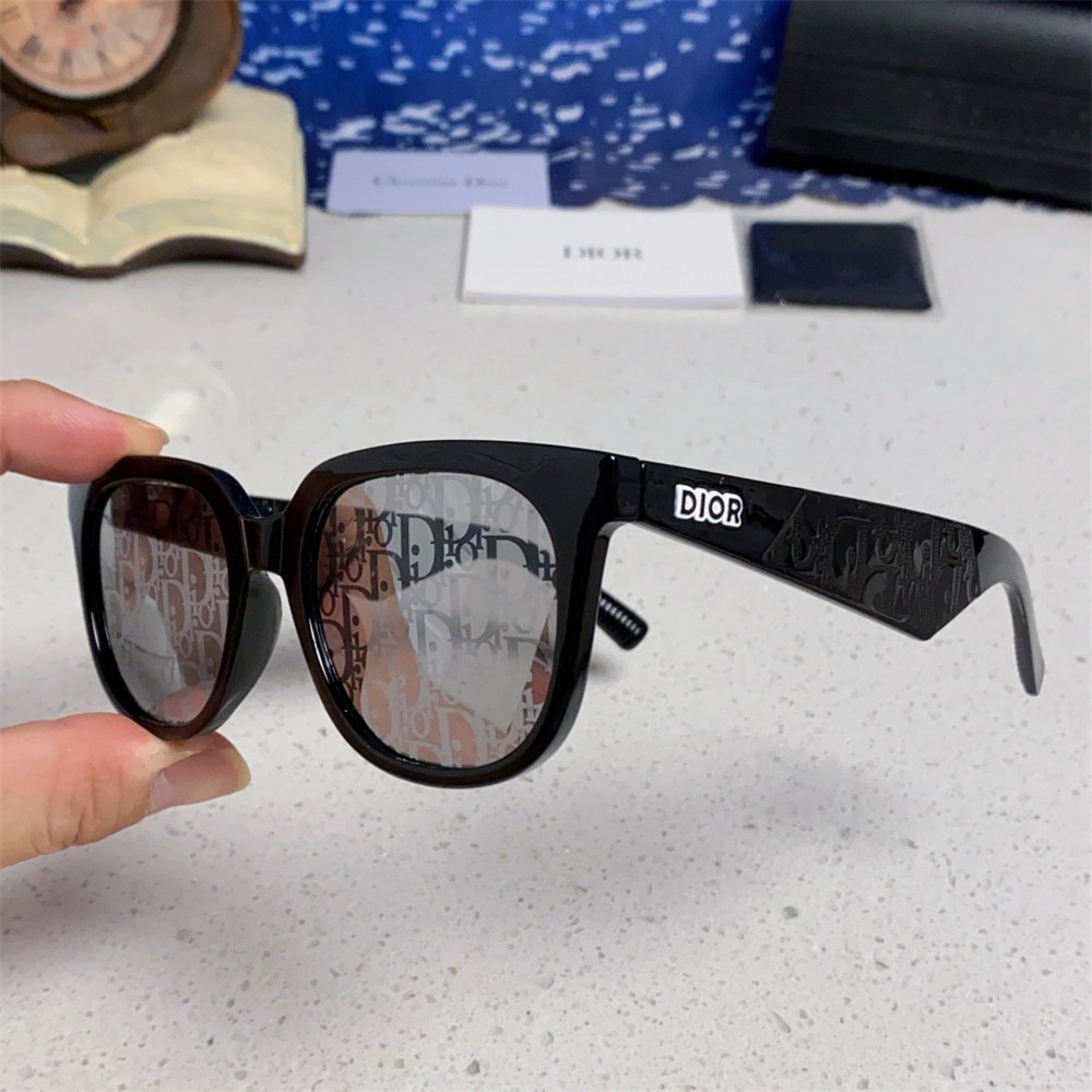 High quality sunglass with box DIR #30817 - Image 2