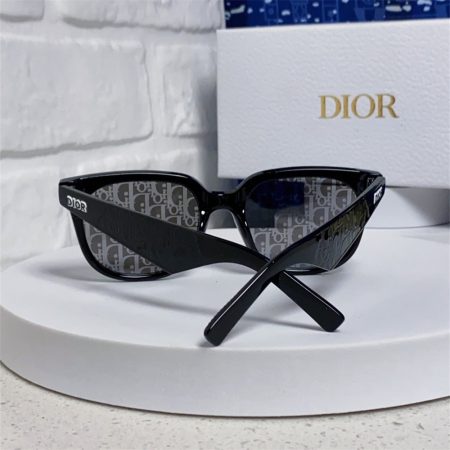 High quality sunglass with box DIR #30817 - Image 3