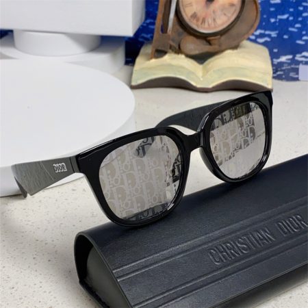 High quality sunglass with box DIR #30817 - Image 4