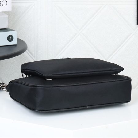 Top quality shoulder bag size:23*16*5.5cm GUI #30827 - Image 3