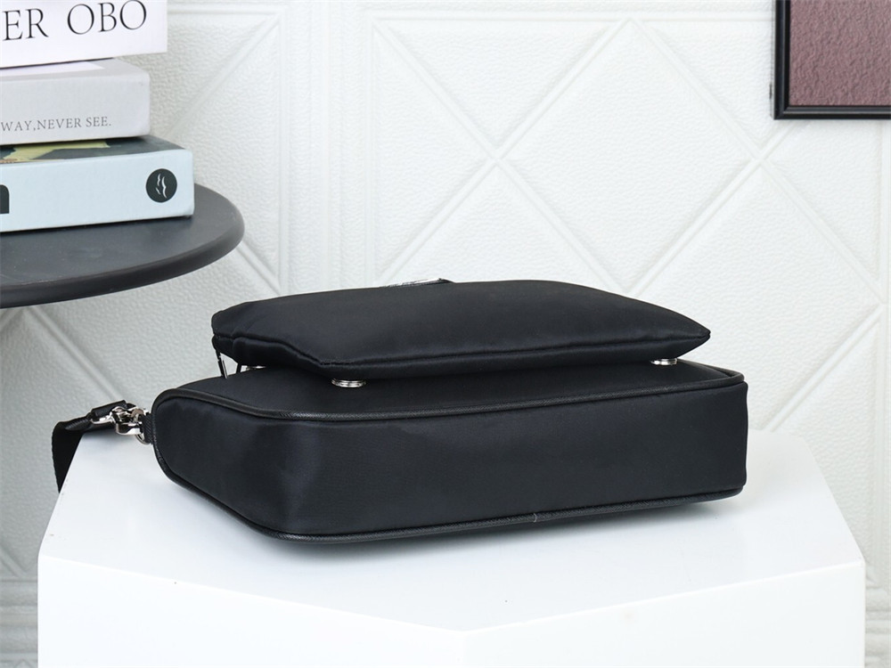 Top quality shoulder bag size:23*16*5.5cm GUI #30827 - Image 3