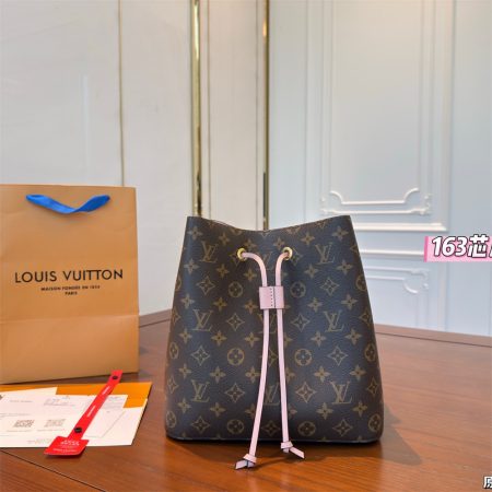 High quality leather bucket bag size:25cm LOV #30846 - Image 2