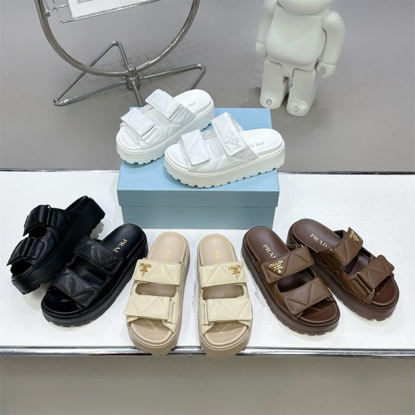 High quality slipper size:5-9 with box PRA #30849