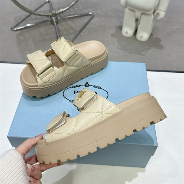 High quality slipper size:5-9 with box PRA #30849 - Image 2