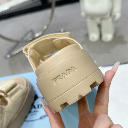 High quality slipper size:5-9 with box PRA #30849 - Image 4