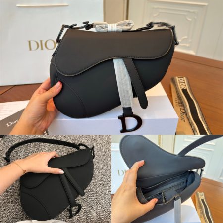 High quality shoulder bag size:25*20*6.5cm DIR #30851
