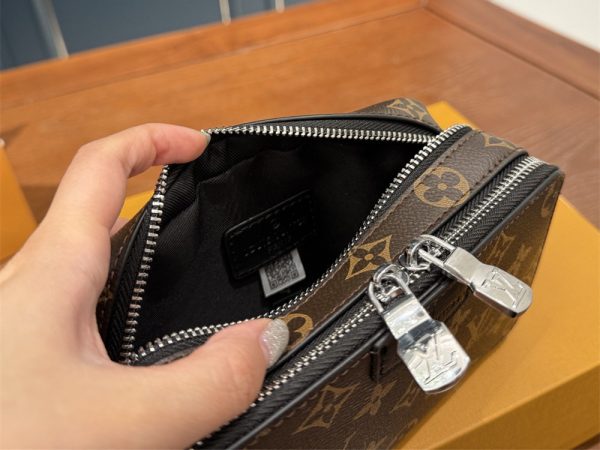 High quality camera bag size:17*11cm LOV #30883