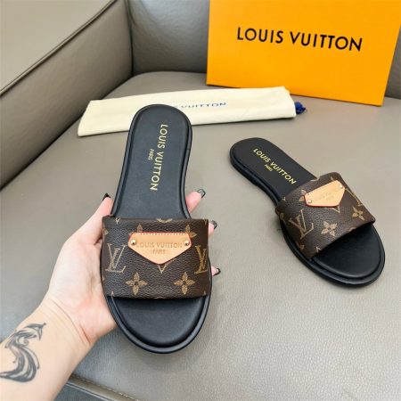 High quality slipper size:5-11 with box LOV #30888 - Image 3