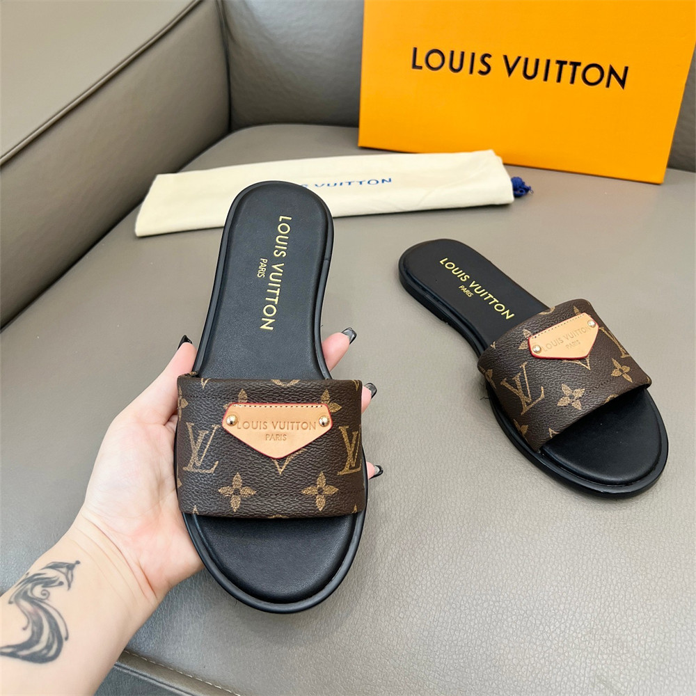 High quality slipper size:5-11 with box LOV #30888 - Image 3
