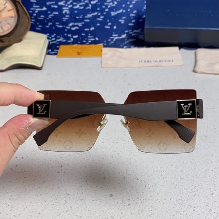 High quality sunglass with boxLOV #30917 - Image 3
