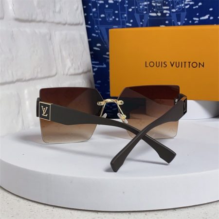 High quality sunglass with boxLOV #30917 - Image 4