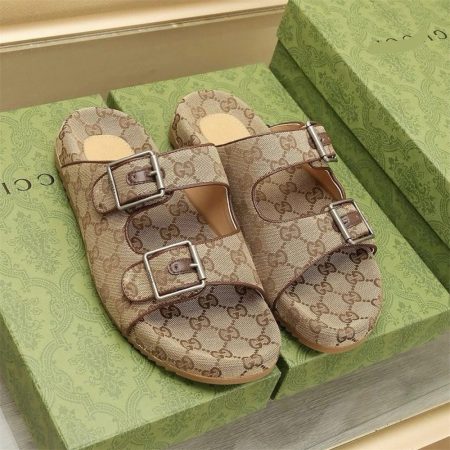 High quality slipper size:5-12 with box GUI #30941