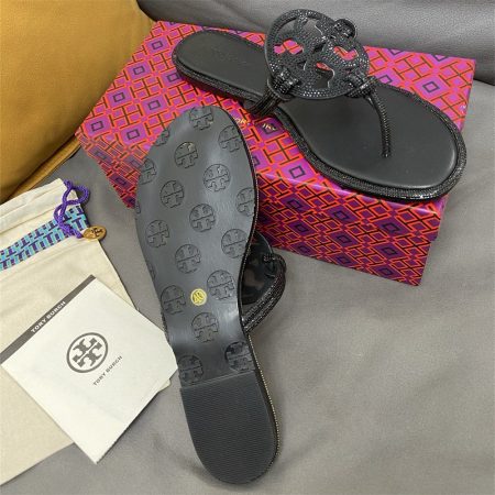 High quality slipper size:5-11 with box TOH #30942 - Image 4