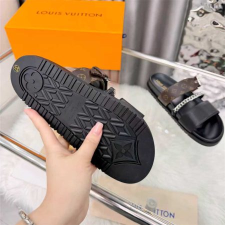 High quality slipper size:5-11 with box LOV #30978 - Image 3