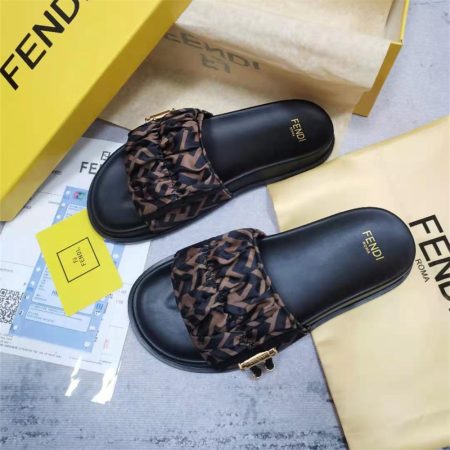 High quality slipper size:35-43 with box FEI #30985