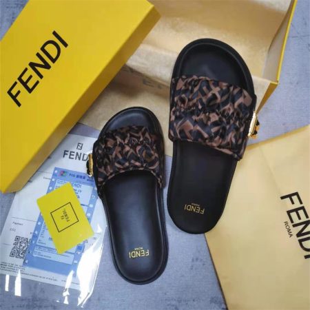 High quality slipper size:35-43 with box FEI #30985 - Image 2
