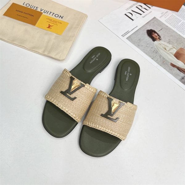 High quality slipper size:35-43 with box LOV#30987