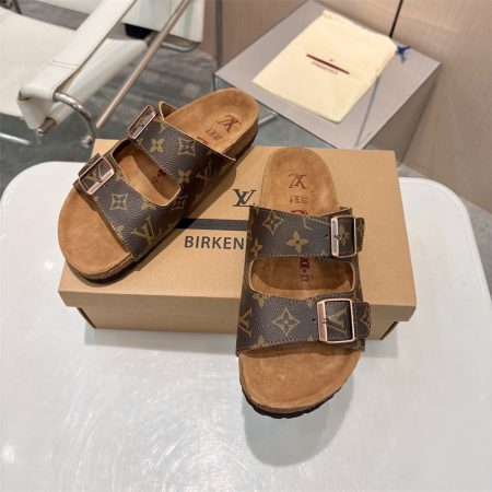 High quality couple slippers size:35-46 with box LOV #31025 - Image 4