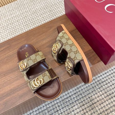 High quality couple slipper size:35-46 with box LOV #31025 - Image 3