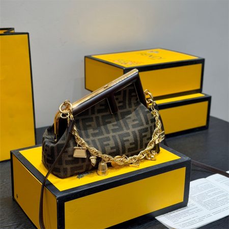 High quality shoulder bag size:22*18cm FEI #31035