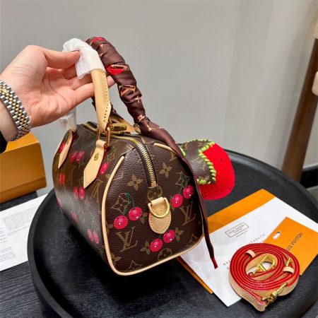 High quality handbag size:20*13cm LOV #31037 - Image 2