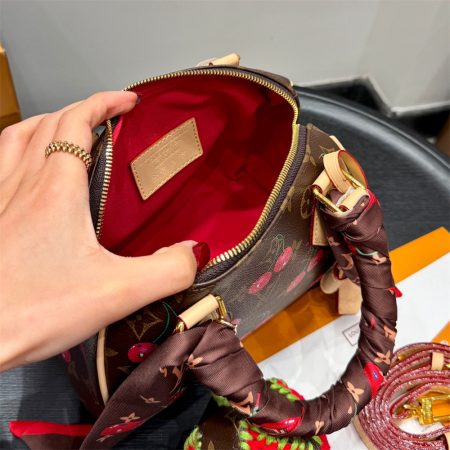 High quality handbag size:20*13cm LOV #31037 - Image 3