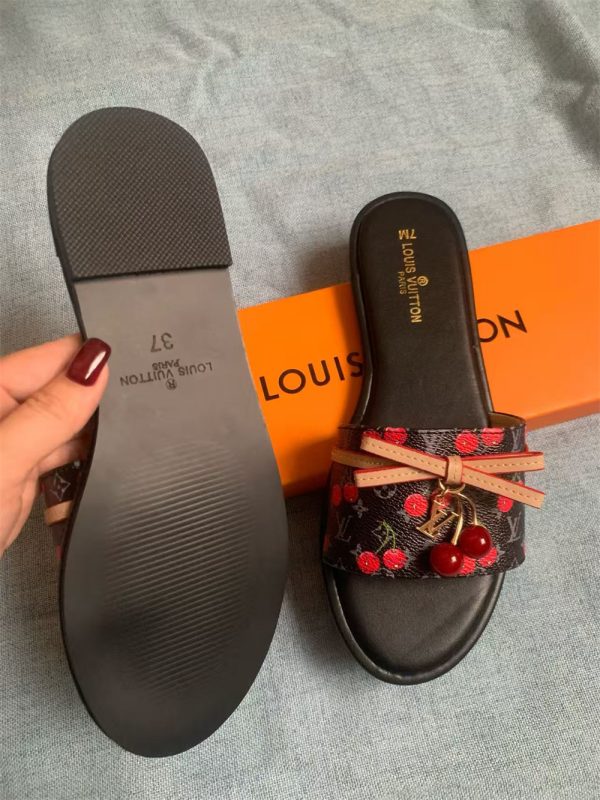 Wholesale slippers for women size:37-42 LOV #31049