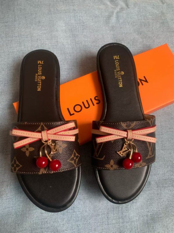 Wholesale slippers for women size:37-42 LOV #31049