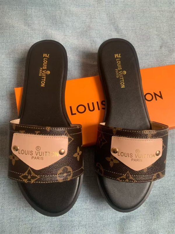 Wholesale slippers for women size:37-42 LOV #31051